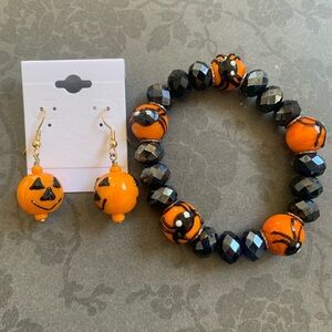 Halloween Spiders on Pumpkins Bracelet and Jack-O-Lantern Earring Set